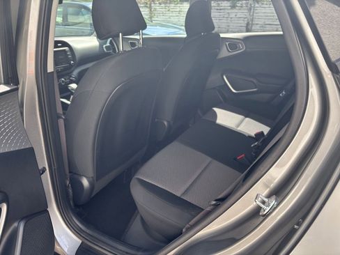 Used 2025 Kia Soul LX w/ LX Technology Package FWD image 35