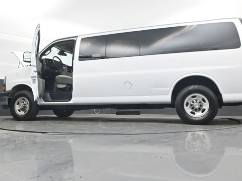 Used 2024 Chevrolet Express 3500 LT w/ LT Preferred Equipment Group image 40