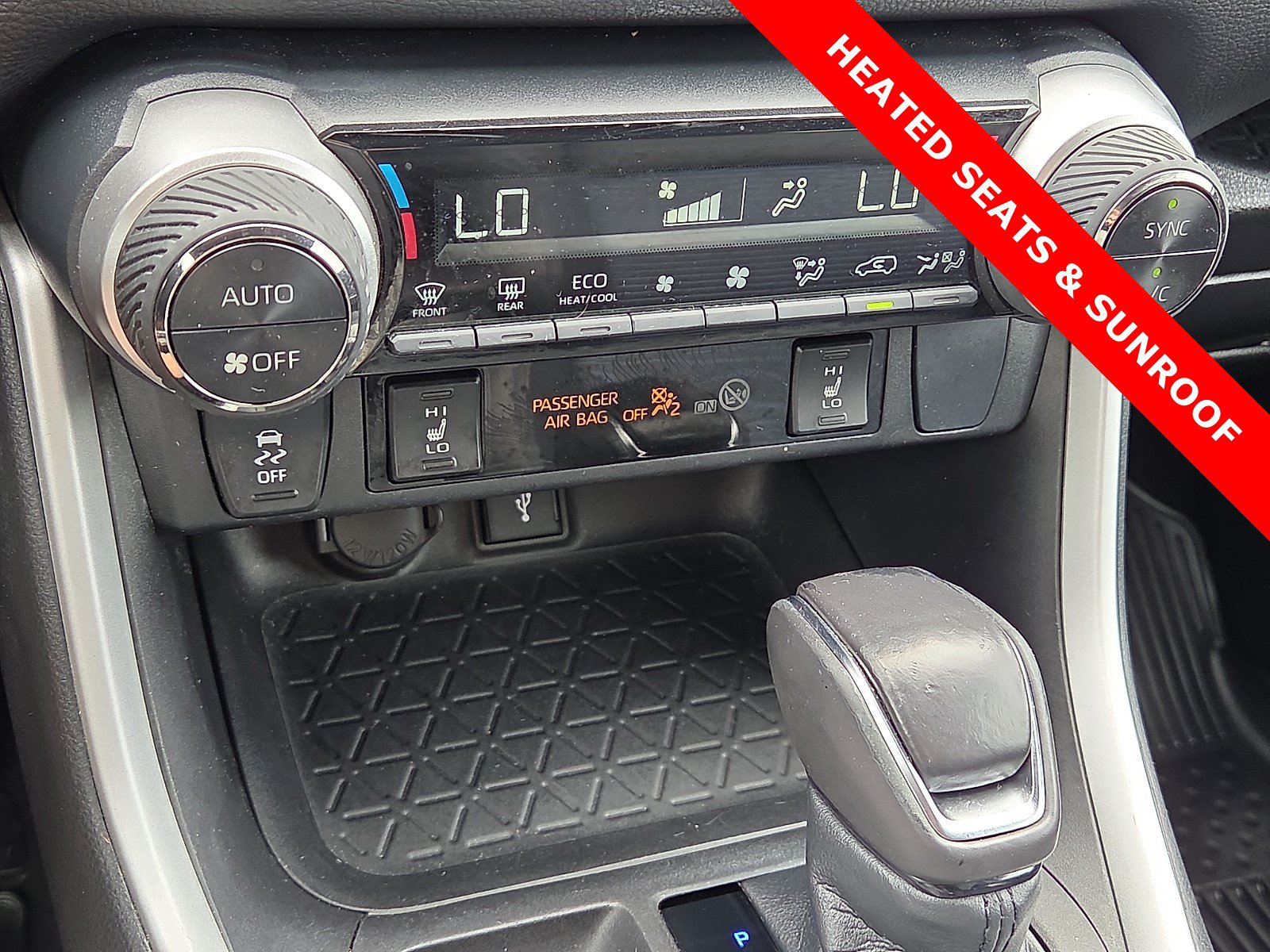 Used 2022 Toyota RAV4 XSE AWD/4WD image 18