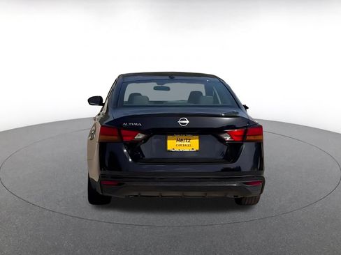 Used 2025 Nissan Altima 2.5 SV FWD image 12