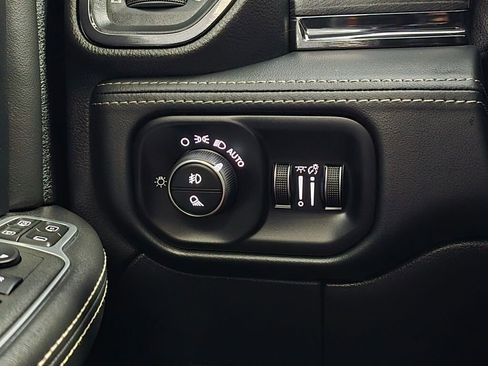 Used 2024 RAM 2500 Limited image 27