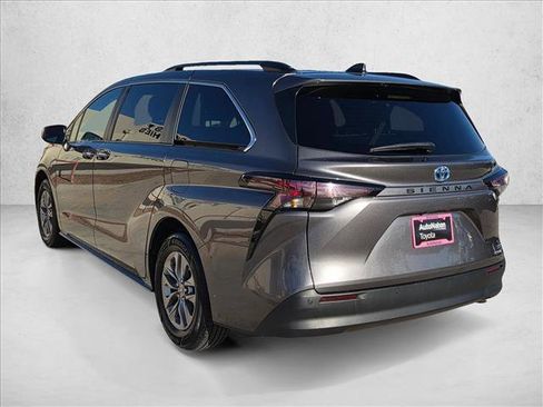 Used 2024 Toyota Sienna XLE image 8
