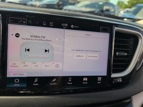 Used 2023 Chrysler Pacifica Touring-L FWD image 29
