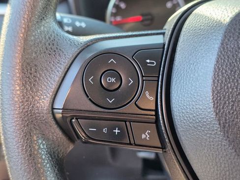 Used 2022 Toyota RAV4 LE image 18