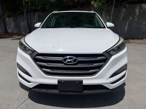 Used 2016 Hyundai Tucson SE w/ Option Group 02 FWD image 4