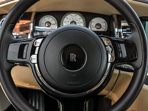 Used 2016 Rolls-Royce Wraith RWD image 32