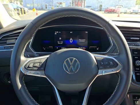 Certified 2023 Volkswagen Tiguan SE w/ Panoramic Sunroof Package image 19