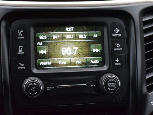 Used 2016 Jeep Cherokee Sport image 29