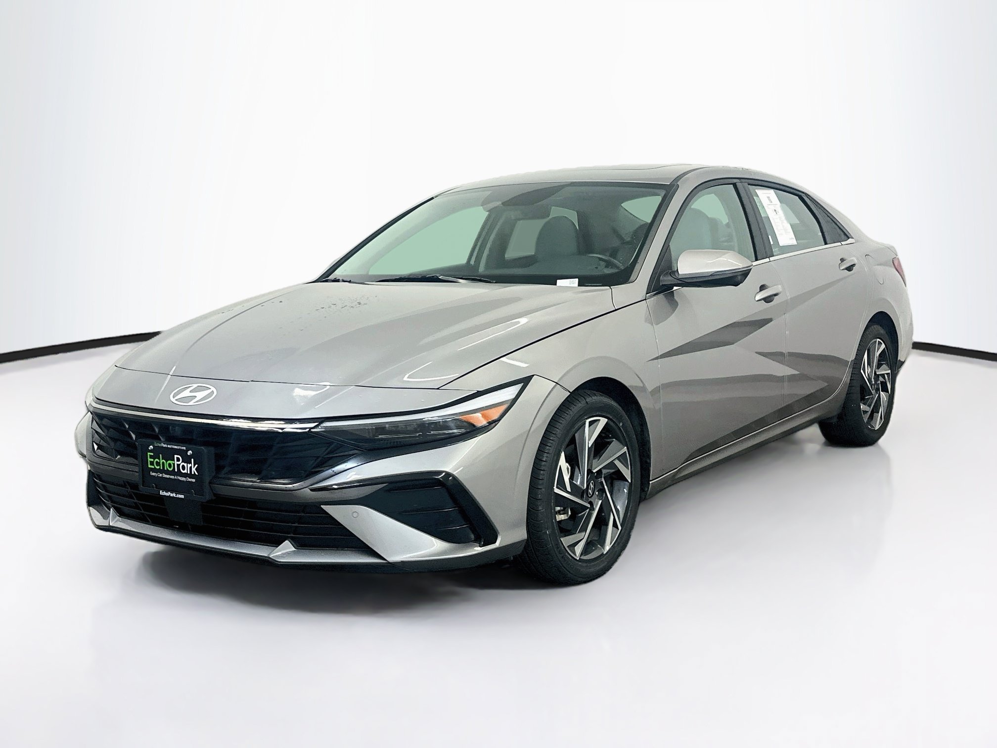 Used 2024 Hyundai Elantra Limited FWD image 3