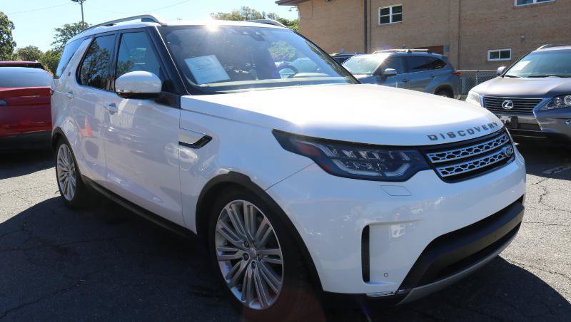 Used 2017 Land Rover Discovery HSE AWD/4WD image 3