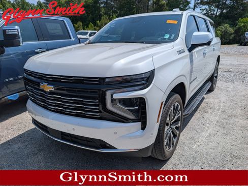 Used 2025 Chevrolet Suburban High Country RWD image 1