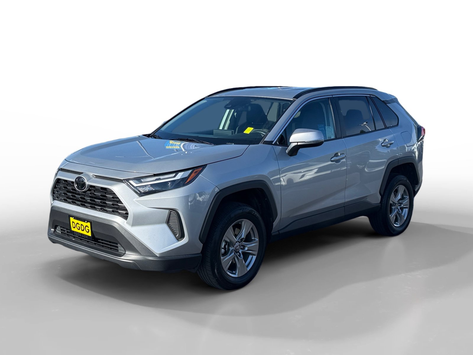 Used 2025 Toyota RAV4 XLE FWD image 1