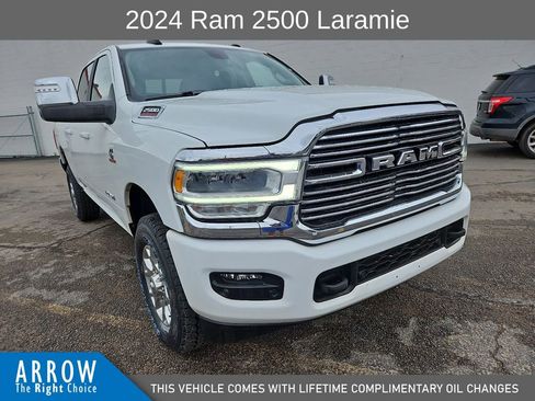 Used 2024 RAM 2500 Laramie AWD/4WD image 2