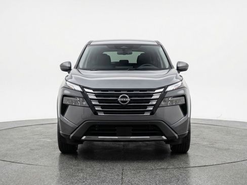 Used 2025 Nissan Rogue SV FWD image 2