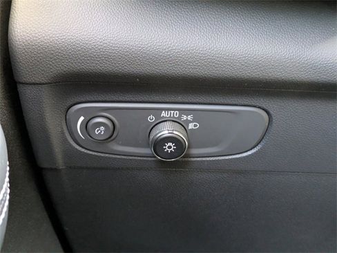 Used 2023 Buick Envision Essence image 24