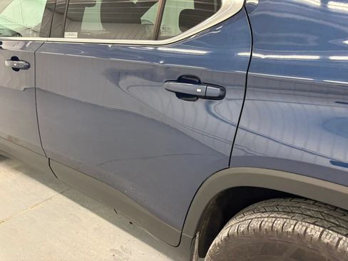 Used 2022 Chevrolet Traverse LT FWD image 50