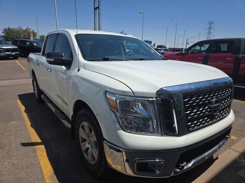 Used 2018 Nissan Titan SV AWD/4WD image 3
