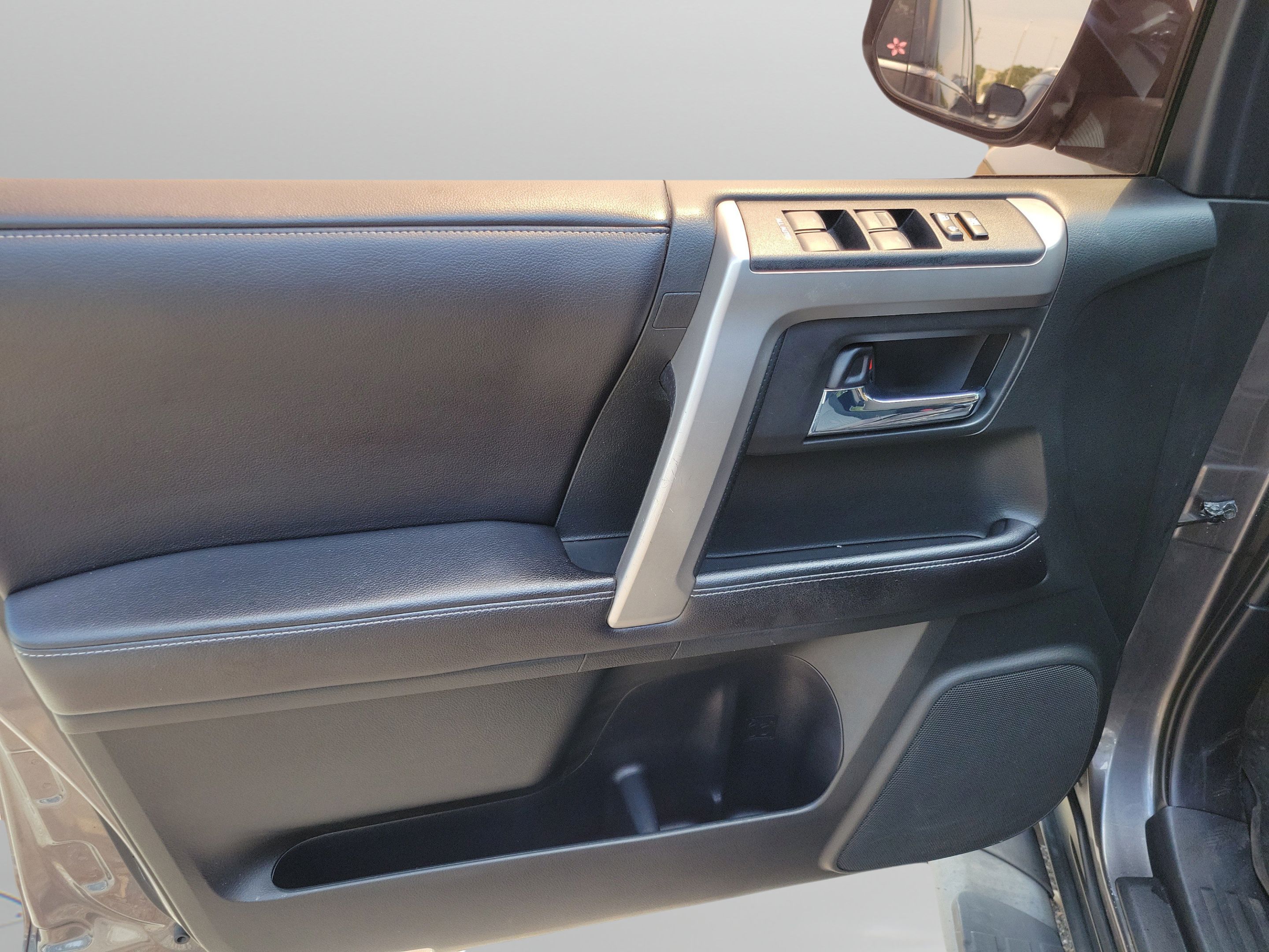 Used 2016 Toyota 4Runner SR5 RWD image 16