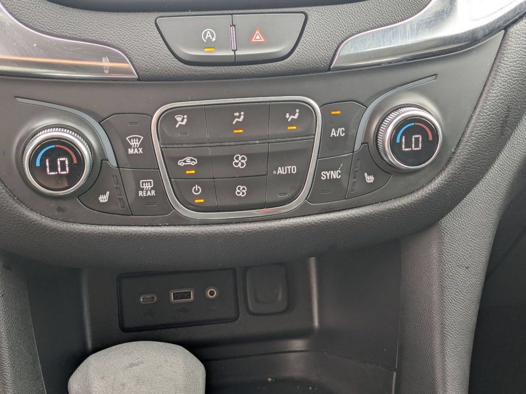 Used 2024 Chevrolet Equinox LT AWD/4WD image 21