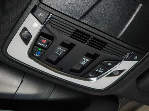 Used 2025 Acura RDX SH-AWD image 36