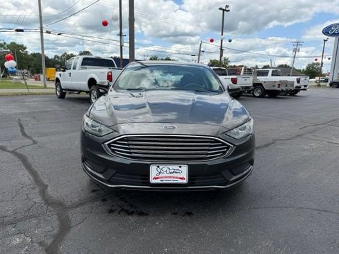 Used 2018 Ford Fusion SE w/ Fusion SE Technology Package FWD image 5
