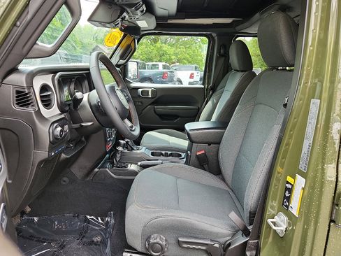 Certified 2024 Jeep Wrangler Unlimited AWD/4WD image 13