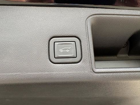 Used 2024 GMC Terrain SLE w/ Driver Convenience Package image 59