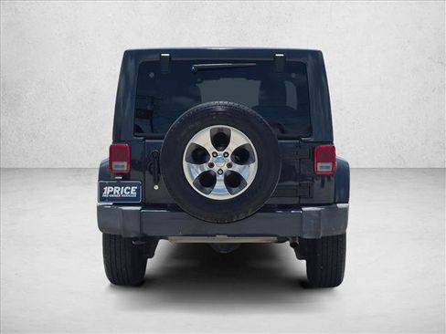 Used 2017 Jeep Wrangler Unlimited Sahara w/ Connectivity Group AWD/4WD image 7