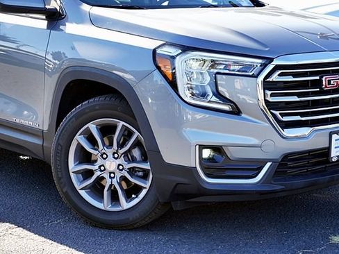 Used 2024 GMC Terrain SLT AWD/4WD image 4