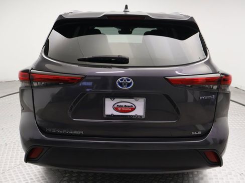 Used 2021 Toyota Highlander XLE FWD image 10