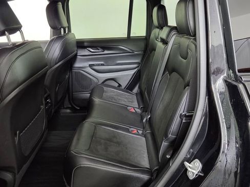 Used 2023 Jeep Grand Cherokee Altitude image 31