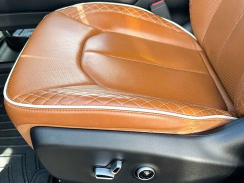 Used 2024 Chrysler Pacifica Pinnacle FWD image 26
