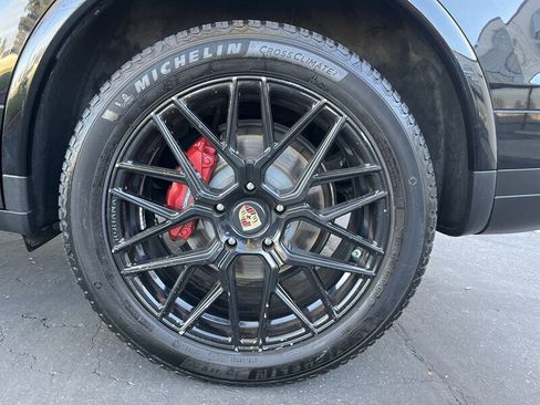 Used 2017 Porsche Cayenne image 19