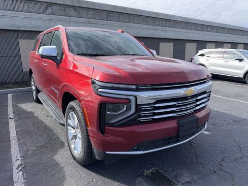 Used 2025 Chevrolet Suburban Premier image 3