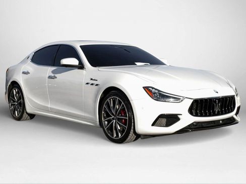 Used 2023 Maserati Ghibli Modena image 4
