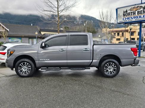Used 2021 Nissan Titan SV w/ SV Convenience Package AWD/4WD image 8