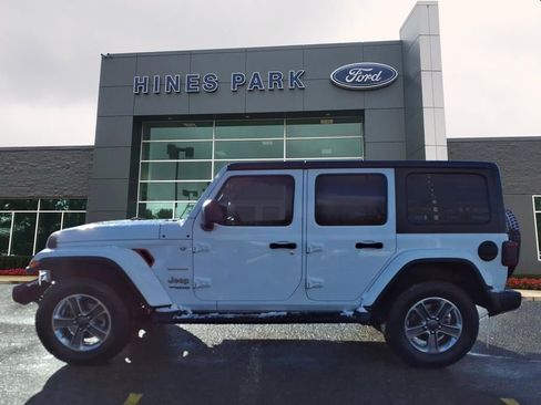Used 2020 Jeep Wrangler Unlimited Sahara image 4