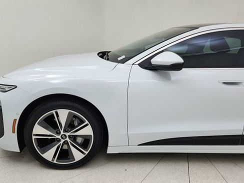 Used 2025 Audi A6 e-tron Premium Plus w/ Premium Plus image 10