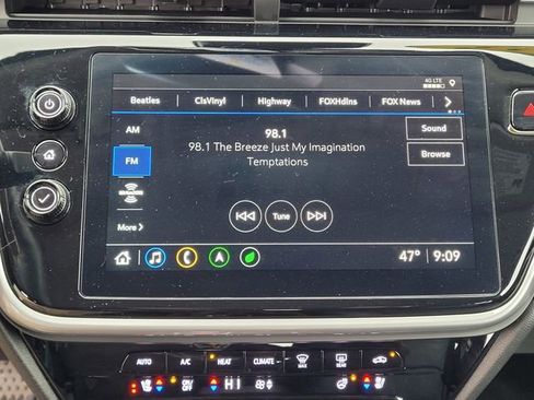 Used 2023 Chevrolet Bolt EUV Premier w/ Sun & Sound Package image 20