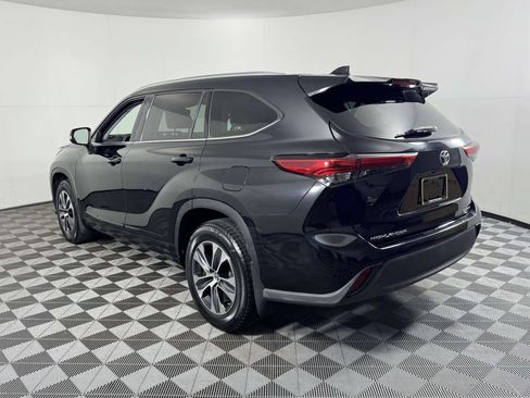 Used 2020 Toyota Highlander XLE AWD/4WD image 8