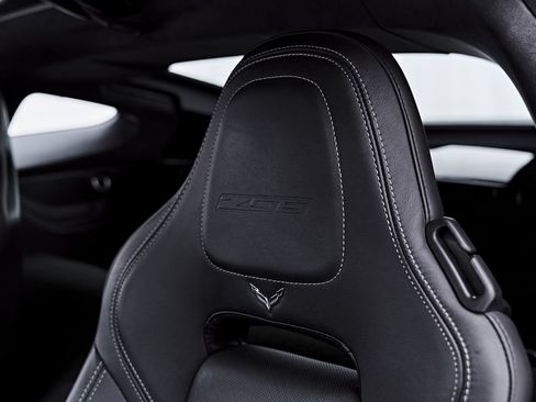 Used 2016 Chevrolet Corvette Z06 w/ 3LZ Preferred Equipment Group RWD image 47