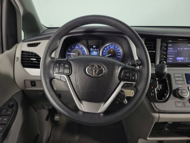 Used 2018 Toyota Sienna LE AWD/4WD image 22