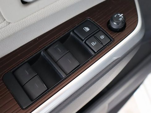 Used 2021 Toyota Sienna XLE image 17