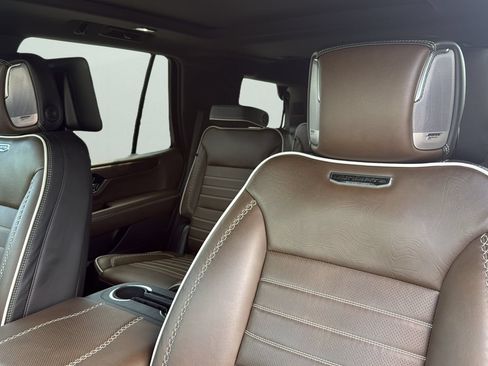 Used 2025 GMC Yukon Denali Ultimate AWD/4WD image 9