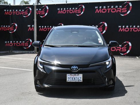 Used 2025 Toyota Corolla LE w/ Convenience Package FWD image 2