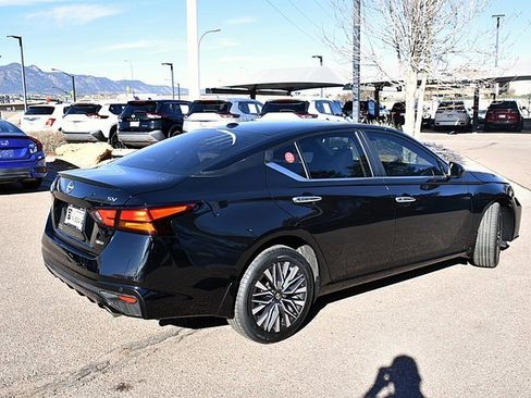 Used 2024 Nissan Altima 2.5 SV w/ SV Premium Package image 9