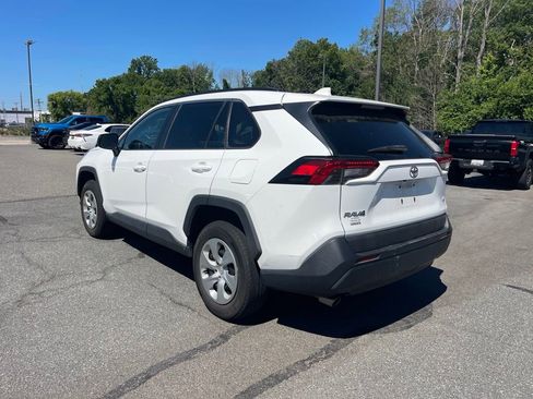Used 2019 Toyota RAV4 LE FWD image 3