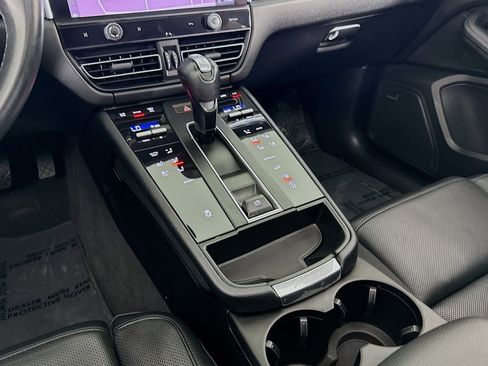 Used 2023 Porsche Macan image 31