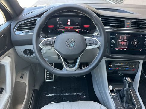Used 2023 Volkswagen Tiguan SE R-Line FWD image 14