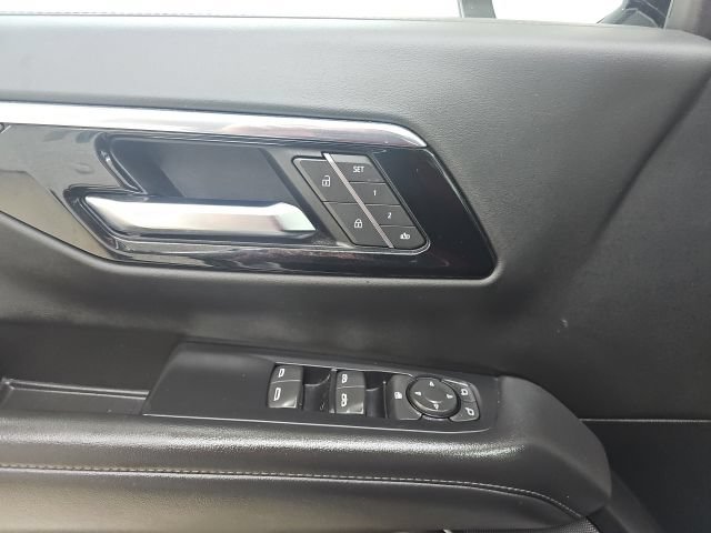 Used 2025 Chevrolet Suburban Z71 AWD/4WD image 30